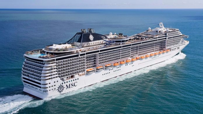 O primeiro navio que chegará à Capital é o MSC Preziosa, da empresa MSC Cruzeiros. Foto - MSC Cruzeiros Foto de um grande navio cruzeiro navegando em mar aberto
