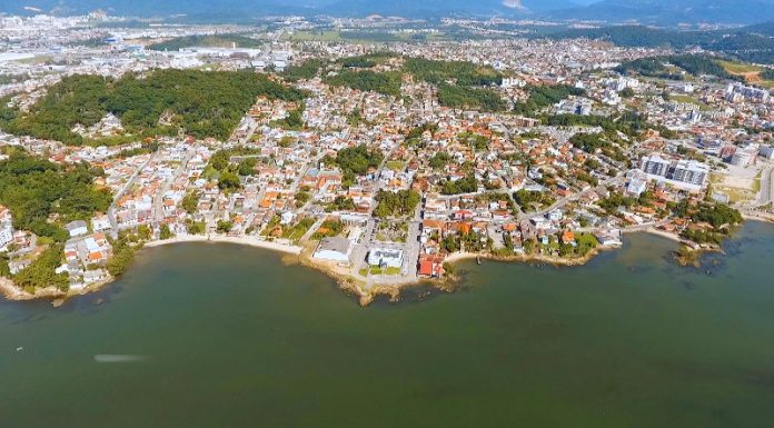 Vista aérea da orla do Centro Histórico de São José