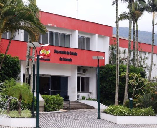BID emprestará U$ 50 milhões para melhorar gestão fiscal Imagem da fachada da Secretaria de Estado da Fazenda, com coqueiros e plantas à frente