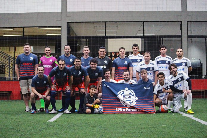 Time da Casas da Água posando para a foto,com o novo uniforme