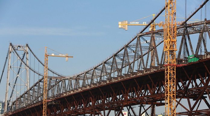 Vista da Ponte Hercílio Luz que está fechada desde 1982