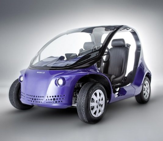 UFSC sedia evento sobre mobilidade elétrica foto do carro elétrico de dois lugares visto de perspectiva cavaleira