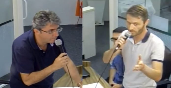 duas imagens lado a lado de sanderson e andré falando na câmara