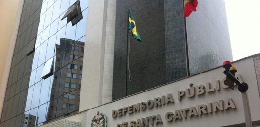 fachada da sede da defensoria publica de santa catarina