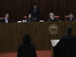 Por 6 votos a 1, TSE rejeita candidatura de Lula ministros na bancada do tse