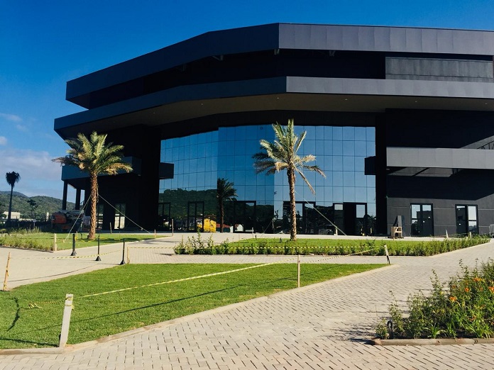 projeção da arena petry em computador vista de cima, com estacionamento em volta