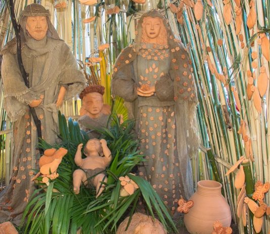 Escola de Oleiros Joaquim Antônio de Medeiros comemora 26º aniversário presépio formado com argila