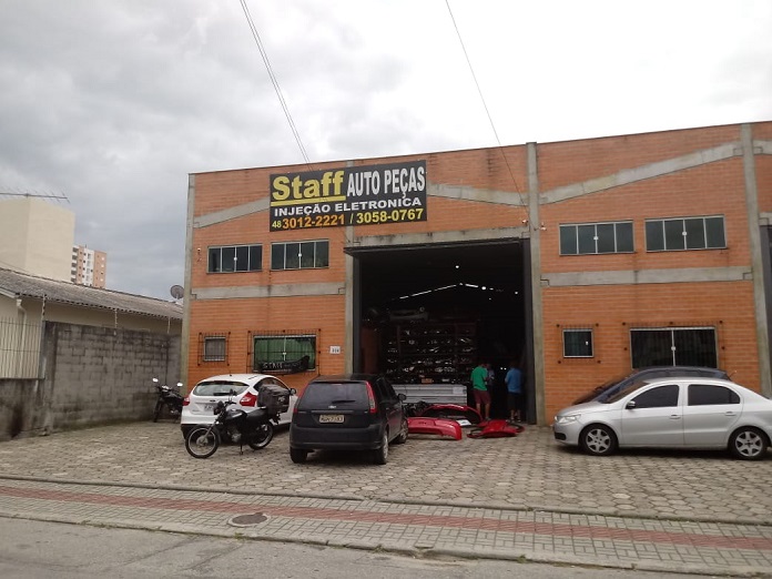 prisao receptadores veiculos furtados desmanche campinas sao jose deic fachada da loja (galpão) onde há carros estacionados e uma placa escrita