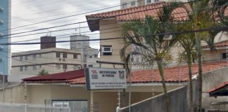 foto esterna da casa com placa de indentificação do igp de são jose