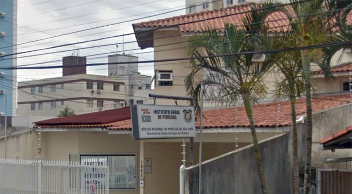 foto esterna da casa com placa de indentificação do igp de são jose