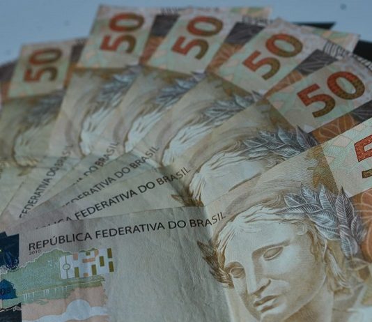 Mercado financeiro prevê inflação em 4,02% neste ano notas de cinquenta reais