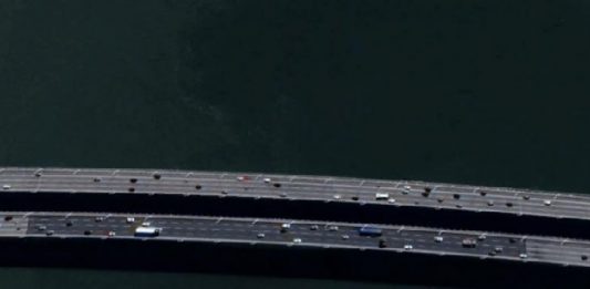 Ponte Pedro Ivo Campos: descalabros desde o princípio foto de satélite das duas pontes, paralelas