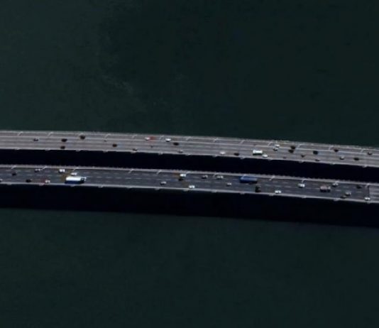 Ponte Pedro Ivo Campos: descalabros desde o princípio foto de satélite das duas pontes, paralelas