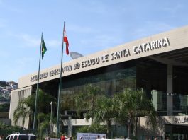 CPI da Hercílio Luz tem presidente e relator definidos; outra comissão tem 21 assinaturas fachada da alesc onde está escrito assembleia legislativa de santa catarina