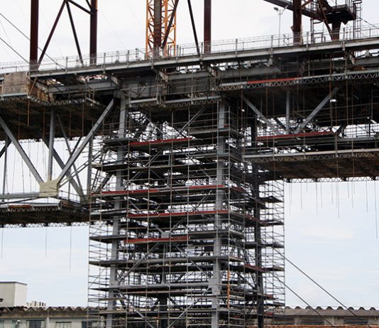 close na estrutura de sustentação da ponte hercílio luz