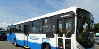 ônibus padronizado em azul e branco de florianópolis