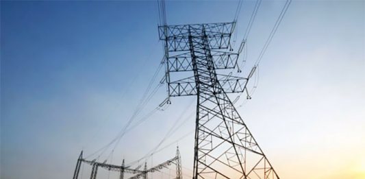 Em janeiro, recorde de consumo de energia foi batido cinco vezes na área da Celesc torre de energia elétrica de alta tensão ao lado de subestação de energia