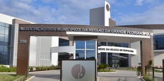 facha da sede da granfpolis com o nome escrito por extenso