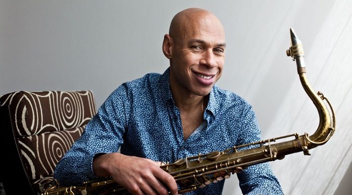 Saxofonista Joshua Redman se apresenta no dia 17 com Thiago Espírito Santo e Grégoire Maret no CIC - Foto: Divulgação