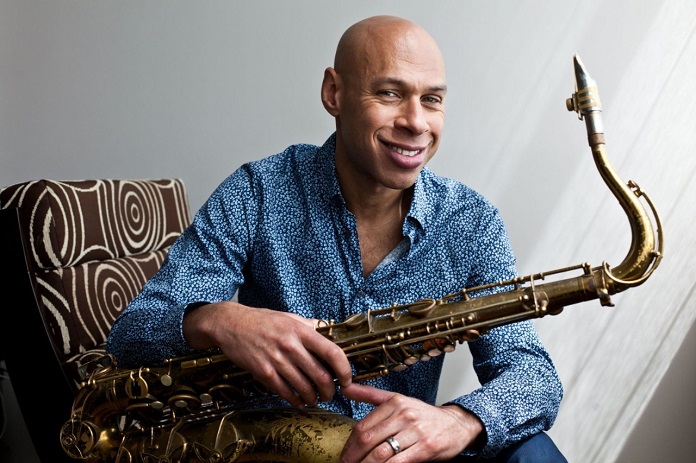 Joshua Redman Saxofonista Joshua Redman se apresenta no dia 17 com Thiago Espírito Santo e Grégoire Maret no CIC - Foto: Divulgação
