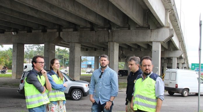 Representantes da prefeitura, Dnit, ANTT, PRF e Arteris visitaram locais mais críticos da rodovia, que podem receber obras emergenciais - Foto: Ricardo Martins/PMP