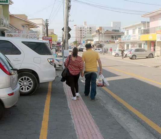 O objetivo do programa "Passeio Legal" é conscientizar sobre a regularização das calçadas e normas de acessibilidade - Foto: CSC