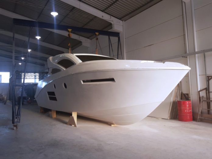 O estaleiro Armatti Yachts, localizado no bairro Forquilhas, exporta suas embarcações de luxo para países da América Latina - Foto: Armatti Yachts/Divulgação/CSC