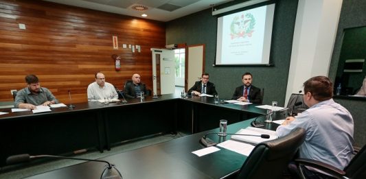 Comissão de Legislação Participativa discutiu nesta quarta (24) a tarifa de esgoto da Casan - Foto: Luca Gebara/Agência AL