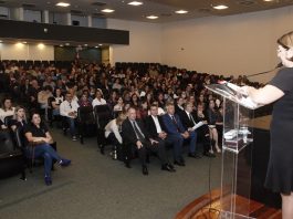 Comissão de Defesa dos Direitos da Pessoa com Deficiência se reuniu nesta terça para apresentar o modelo da Apae de Blumenau, que recentemente foi reconhecida pelo conselho estadual de educação como escola regular - Foto: Eduardo G. de Oliveira/Agência Alesc