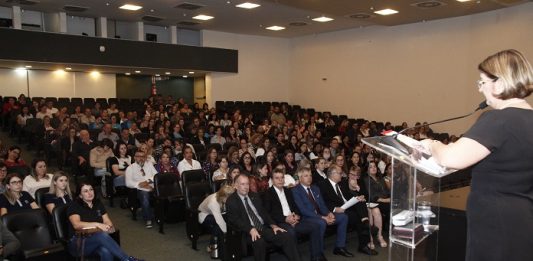 Apaes de SC avaliam novo modelo de ensino regular Comissão de Defesa dos Direitos da Pessoa com Deficiência se reuniu nesta terça para apresentar o modelo da Apae de Blumenau, que recentemente foi reconhecida pelo conselho estadual de educação como escola regular - Foto: Eduardo G. de Oliveira/Agência Alesc