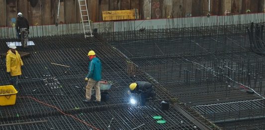 Setor da construção civil conseguiu manter saldo positivo de vagas de trabalho em março - Foto: Divulgação