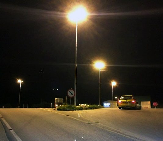 Polícia Civil abre operação contra fraudes em contratos de iluminação pública Luminárias de LED são avaliadas em R$ 1,2 mil cada - Foto: Prefeitura de Santo Amaro da Imperatriz/Divulgação