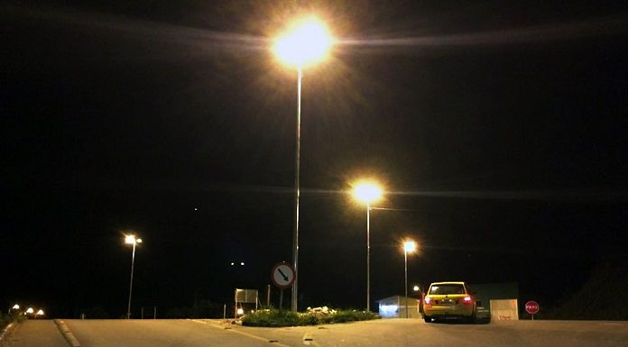 Luminárias de LED são avaliadas em R$ 1,2 mil cada - Foto: Prefeitura de Santo Amaro da Imperatriz/Divulgação