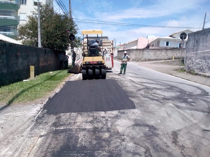 operacao tapa buraco sao jose Mais de mil buracos prejudicam mobilidade em São José e a Secretaria de Infraestrutura intensifica trabalho de recuperação de vias - Foto: Secom/PMSJ