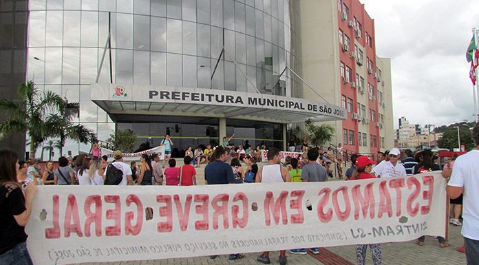 Caso aconteceu em protesto do Sintram na Prefeitura de São José em 2016 - Foto Lucas Cervenka/CSC