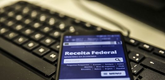 Começa o período de entrega da declaração do imposto de renda é possível fazer a declaração com o uso de dispositivos móveis, como tablets e smartphones, por meio do aplicativo Meu Imposto de Renda