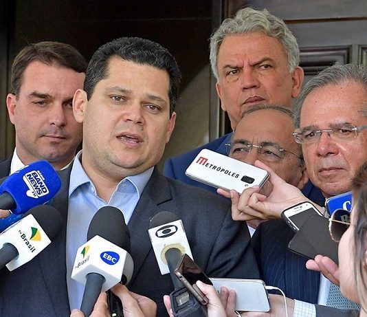 Senado vai liderar revisão do pacto federativo, diz Davi Alcolumbre O presidente do Senado, Davi Alcolumbre, manifestou apoio à reforma da Previdência e ao novo pacto federativo - Foto: Marcos Brandão/Senado Federal/Divulgação