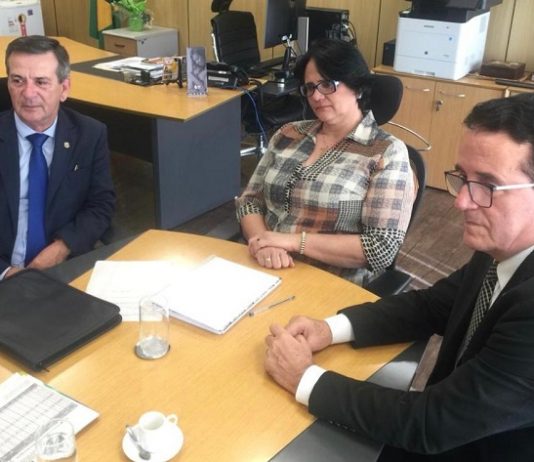 Deputado federal Hélio Costa (à dir.) esteve em audiência com a ministra Damares Alves e o delegado Wanderley Redondo para discutir o evento, nesta quinta (23/5) - Foto: Divulgação/CSC