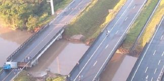 Volume de água no Rio Sangão rompeu cabeceiras das pontes da marginal e das pistas sentido Sul; ponte Norte não foi tão afetada e teve uma das pistas abertas pela manhã - Foto: Divulgação/CSC