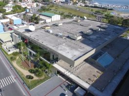 Alesc vai captar energia solar e reutilizar água da chuva Objetivo é aproveitar os 5 mil m² da cobertura do Palácio Barriga Verde para instalar painéis fotovoltaicos - Foto: Guilherme Sella/Divulgação