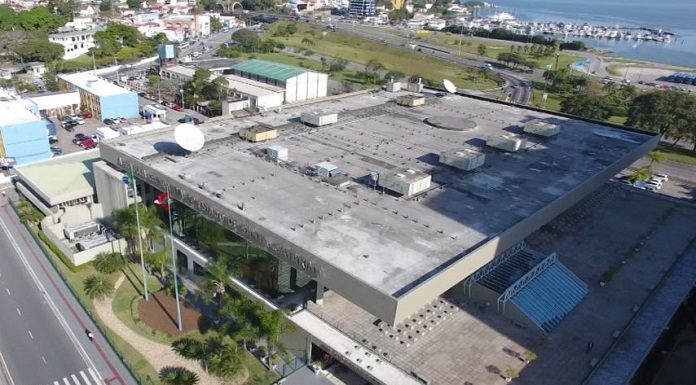 Objetivo é aproveitar os 5 mil m² da cobertura do Palácio Barriga Verde para instalar painéis fotovoltaicos - Foto: Guilherme Sella/Divulgação