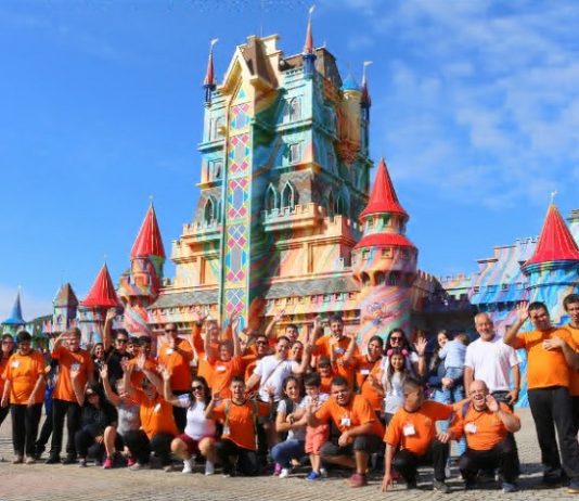 Encontro das Apaes leva todos os anos milhares de pessoas ao maior parque temático da América Latina, em Penha - Foto: Beto Carrero World/Divulgação/CSC