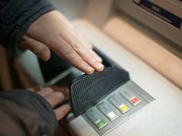 dupla de estelionatários presa em flagrante em agencia bancaria do centro de florianopolis
