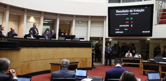 Pontos da reforma administrativa dependem de leis específicas Votação da reforma administrativa, aprovada por unanimidade na quarta-feira (23) - Foto: Solon Soares/Agência AL/Divulgação