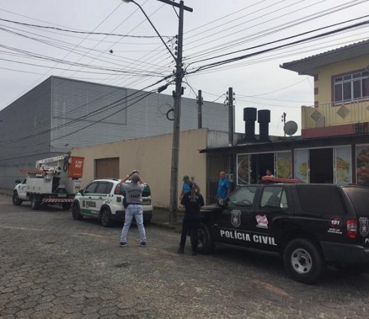 Polícia Civil faz operação na cidade contra os "gatos" de energia - Foto: PC/Divulgação