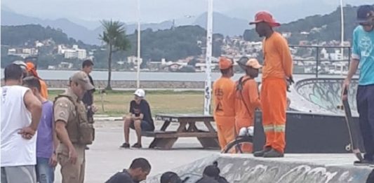 homem: Agente da Guarda Municipal de São José prendeu o assassino em flagrante, mas a vítima não resistiu às facadas no pescoço - Foto: Divulgação/CSC
