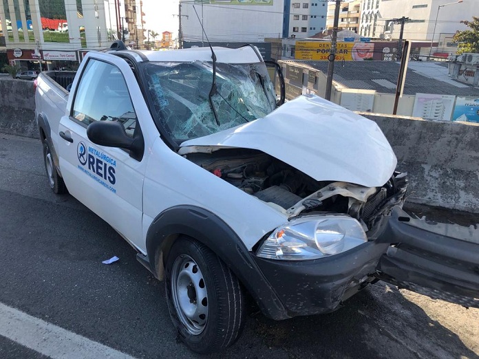 colisão frontal na br 101 em itapema fiat strada