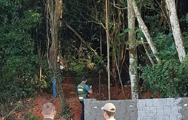 invasões em áreas verdes em coqueiros e itaguaçu florianópolis - foto floram