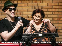 paulo gustavo e dona déa se apresentam na arena petry