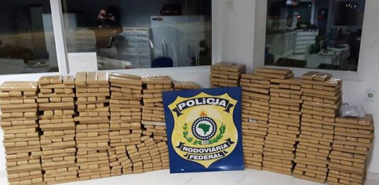 PRF apreende 820 quilos de maconha em Biguaçu TPRF apreende 820 kg de maconha em biguacu